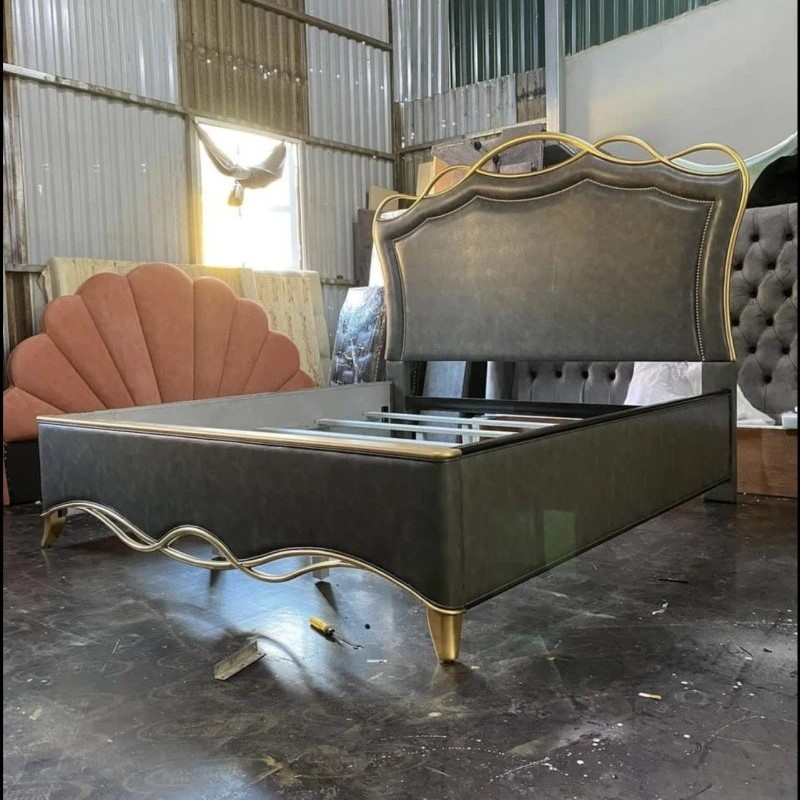 Giường ngủ sang trọng viền kim loại Pula PB14